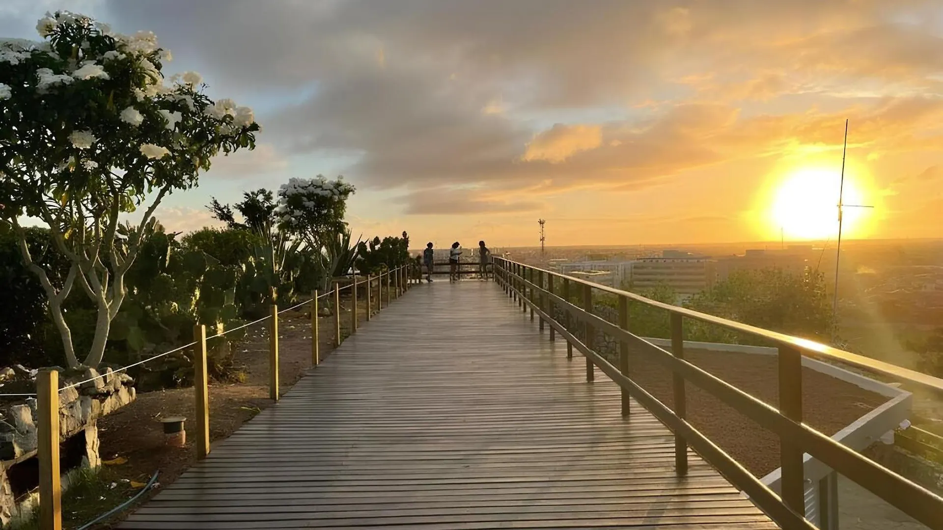 Suites - 100M Da Praia Do Forte - Cabo Frio Com Ar E Wi Fi Brasil